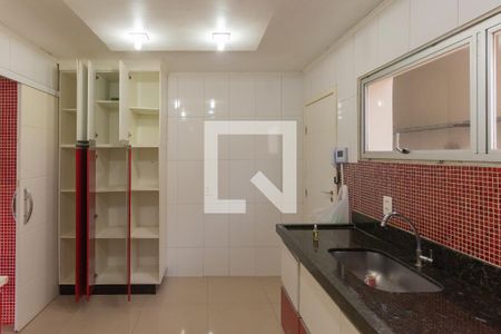 Casa à venda com 283m², 4 quartos e 4 vagas Casa à venda com 283m², 4 quartos e 4 vagasCozinha