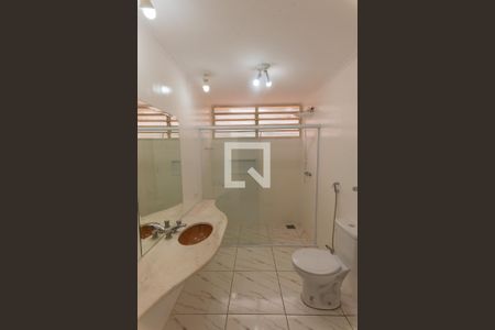 Casa à venda com 283m², 4 quartos e 4 vagas Casa à venda com 283m², 4 quartos e 4 vagasBanheiro Social