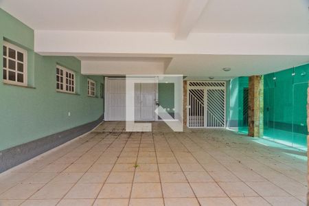 Casa à venda com 465m², 4 quartos e 5 vagas Casa à venda com 465m², 4 quartos e 5 vagasGaragem