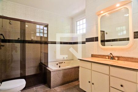 Casa à venda com 465m², 4 quartos e 5 vagas Casa à venda com 465m², 4 quartos e 5 vagasBanheiro da Suíte 2