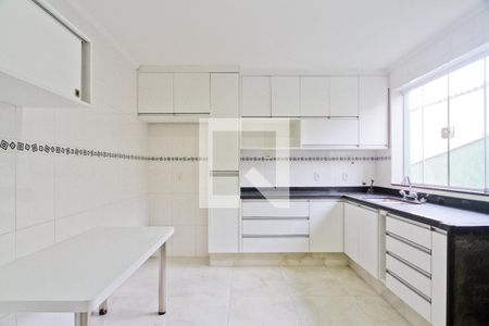 Casa à venda com 465m², 4 quartos e 5 vagas Casa à venda com 465m², 4 quartos e 5 vagasCozinha