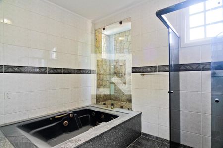 Casa à venda com 465m², 4 quartos e 5 vagas Casa à venda com 465m², 4 quartos e 5 vagasBanheiro da Suíte 1