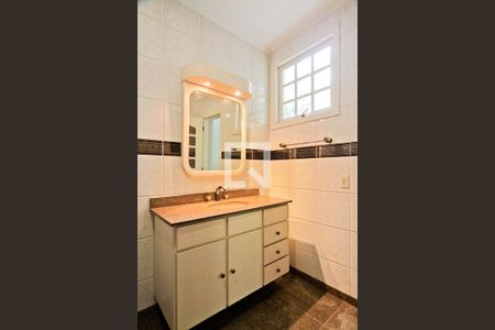 Casa à venda com 465m², 4 quartos e 5 vagas Casa à venda com 465m², 4 quartos e 5 vagasBanheiro da Suíte 2