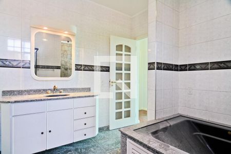 Casa à venda com 465m², 4 quartos e 5 vagas Casa à venda com 465m², 4 quartos e 5 vagasBanheiro da Suíte 1