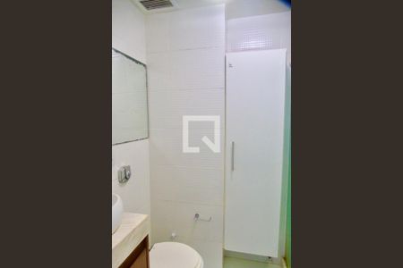 Apartamento à venda com 85m², 3 quartos e 1 vaga Apartamento à venda com 85m², 3 quartos e 1 vagaBanheiro social 1