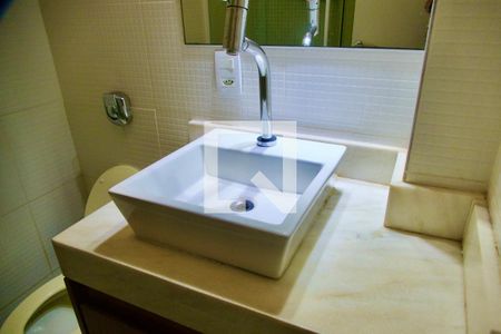 Apartamento à venda com 85m², 3 quartos e 1 vaga Apartamento à venda com 85m², 3 quartos e 1 vagaBanheiro social