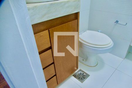 Apartamento à venda com 85m², 3 quartos e 1 vaga Apartamento à venda com 85m², 3 quartos e 1 vagaBanheiro social