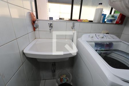 Apartamento à venda com 244m², 4 quartos e 3 vagas Apartamento à venda com 244m², 4 quartos e 3 vagasÁrea de Serviço