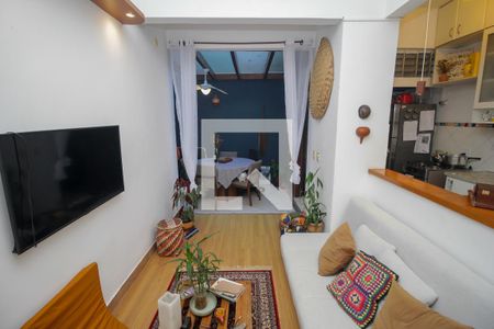 Sala de Estar de apartamento à venda com 1 quarto, 55m² em Laranjeiras, Rio de Janeiro
