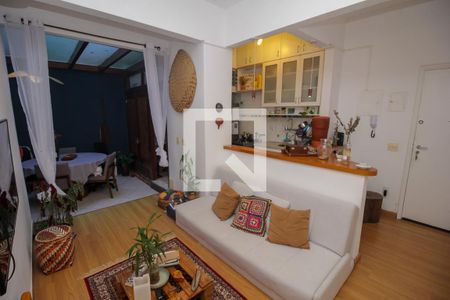 Sala de Estar de apartamento à venda com 1 quarto, 55m² em Laranjeiras, Rio de Janeiro