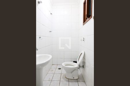 Casa à venda com 250m², 5 quartos e 4 vagas Casa à venda com 250m², 5 quartos e 4 vagasBanheiro da Garagem