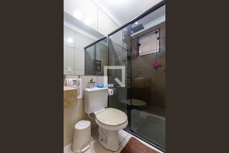 Casa à venda com 200m², 2 quartos e 2 vagas Casa à venda com 200m², 2 quartos e 2 vagasBanheiro da Suite