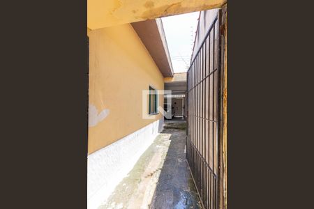 Casa à venda com 200m², 2 quartos e 2 vagas Casa à venda com 200m², 2 quartos e 2 vagasCorredor externo