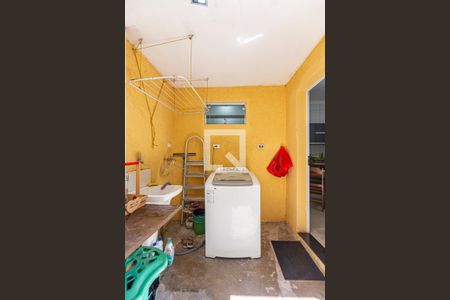 Casa à venda com 200m², 2 quartos e 2 vagas Casa à venda com 200m², 2 quartos e 2 vagasÁrea de Serviço