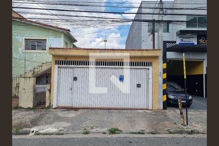 Casa à venda com 200m², 2 quartos e 2 vagas Casa à venda com 200m², 2 quartos e 2 vagasFachada