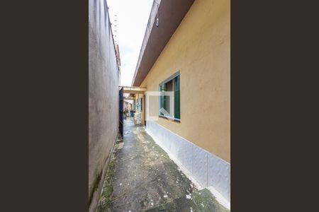 Casa à venda com 200m², 2 quartos e 2 vagas Casa à venda com 200m², 2 quartos e 2 vagasCorredor externo