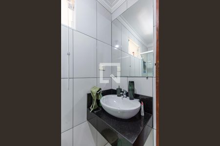 Casa à venda com 200m², 2 quartos e 2 vagas Casa à venda com 200m², 2 quartos e 2 vagasBanheiro