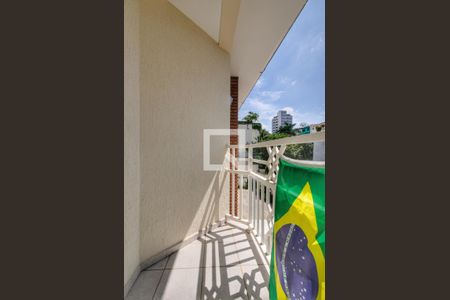 Casa de condomínio à venda com 260m², 4 quartos e 4 vagas Casa de condomínio à venda com 260m², 4 quartos e 4 vagasQuarto 1 - Varanda
