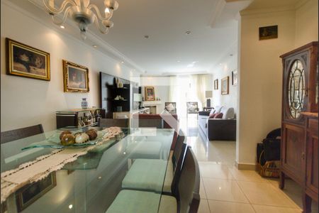 Casa de condomínio à venda com 260m², 4 quartos e 4 vagas Casa de condomínio à venda com 260m², 4 quartos e 4 vagasSala de Jantar