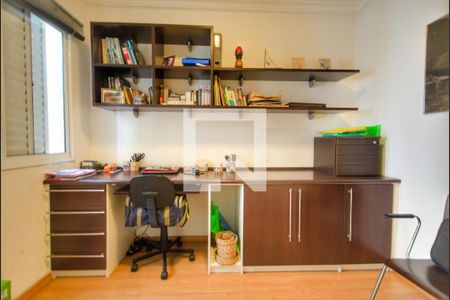 Casa de condomínio à venda com 260m², 4 quartos e 4 vagas Casa de condomínio à venda com 260m², 4 quartos e 4 vagasEscritório