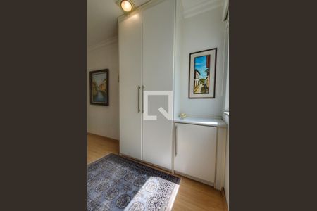 Casa de condomínio à venda com 260m², 4 quartos e 4 vagas Casa de condomínio à venda com 260m², 4 quartos e 4 vagasCorredor do quarto