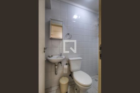 Casa de condomínio à venda com 260m², 4 quartos e 4 vagas Casa de condomínio à venda com 260m², 4 quartos e 4 vagasBanheiro de Serviço