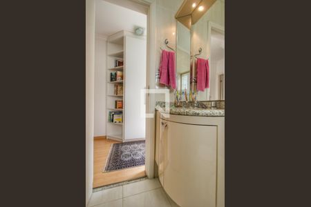 Casa de condomínio à venda com 260m², 4 quartos e 4 vagas Casa de condomínio à venda com 260m², 4 quartos e 4 vagasBanheiro