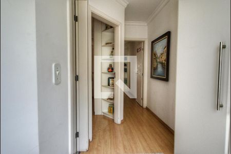 Casa de condomínio à venda com 260m², 4 quartos e 4 vagas Casa de condomínio à venda com 260m², 4 quartos e 4 vagasCorredor do quarto