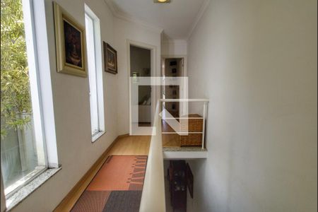 Casa de condomínio à venda com 260m², 4 quartos e 4 vagas Casa de condomínio à venda com 260m², 4 quartos e 4 vagasCorredor do quarto