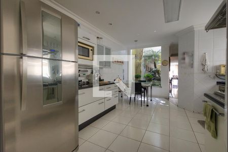 Casa de condomínio à venda com 260m², 4 quartos e 4 vagas Casa de condomínio à venda com 260m², 4 quartos e 4 vagasCozinha