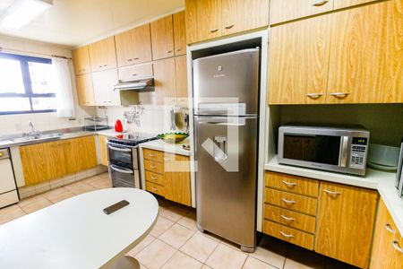 Apartamento à venda com 300m², 3 quartos e 5 vagas Apartamento à venda com 300m², 3 quartos e 5 vagasCozinha - Armários