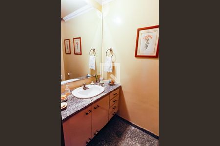 Apartamento à venda com 300m², 3 quartos e 5 vagas Apartamento à venda com 300m², 3 quartos e 5 vagasLavabo