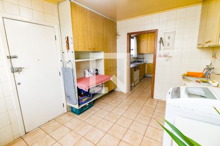 Apartamento à venda com 300m², 3 quartos e 5 vagas Apartamento à venda com 300m², 3 quartos e 5 vagasÁrea de Serviço