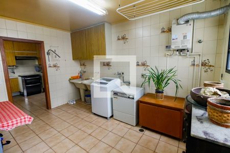 Apartamento à venda com 300m², 3 quartos e 5 vagas Apartamento à venda com 300m², 3 quartos e 5 vagasÁrea de Serviço