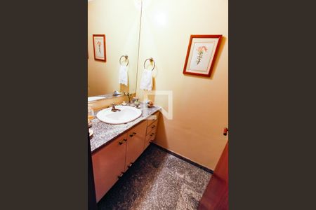 Apartamento à venda com 300m², 3 quartos e 5 vagas Apartamento à venda com 300m², 3 quartos e 5 vagasLavabo