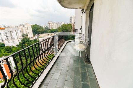 Apartamento à venda com 300m², 3 quartos e 5 vagas Apartamento à venda com 300m², 3 quartos e 5 vagasVaranda da Sala