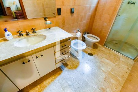 Apartamento à venda com 300m², 3 quartos e 5 vagas Apartamento à venda com 300m², 3 quartos e 5 vagasBanheiro da Suíte 2