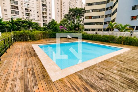 Apartamento à venda com 300m², 3 quartos e 5 vagas Apartamento à venda com 300m², 3 quartos e 5 vagasÁrea comum - Piscina