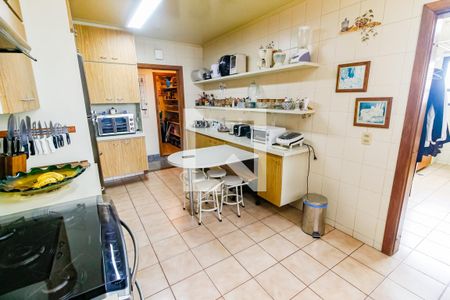 Apartamento à venda com 300m², 3 quartos e 5 vagas Apartamento à venda com 300m², 3 quartos e 5 vagasCozinha - Armários