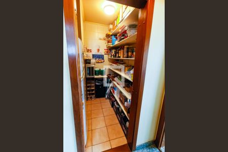 Apartamento à venda com 300m², 3 quartos e 5 vagas Apartamento à venda com 300m², 3 quartos e 5 vagasDispensa