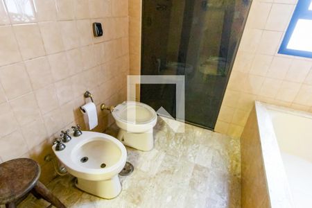 Apartamento à venda com 300m², 3 quartos e 5 vagas Apartamento à venda com 300m², 3 quartos e 5 vagasBanheiro da Suíte 3