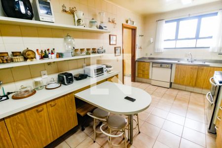 Apartamento à venda com 300m², 3 quartos e 5 vagas Apartamento à venda com 300m², 3 quartos e 5 vagasCozinha - Armários