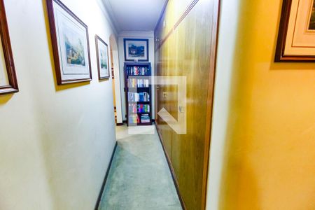 Apartamento à venda com 300m², 3 quartos e 5 vagas Apartamento à venda com 300m², 3 quartos e 5 vagasArmários - Corredor