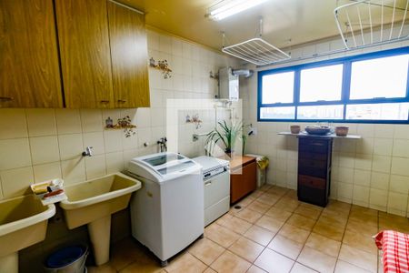 Apartamento à venda com 300m², 3 quartos e 5 vagas Apartamento à venda com 300m², 3 quartos e 5 vagasÁrea de Serviço