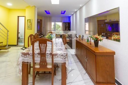 Casa à venda com 174m², 2 quartos e 6 vagasSala de jantar