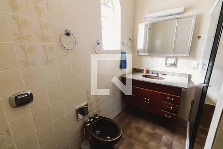 Casa à venda com 400m², 3 quartos e 4 vagasBanheiro da Suíte 2