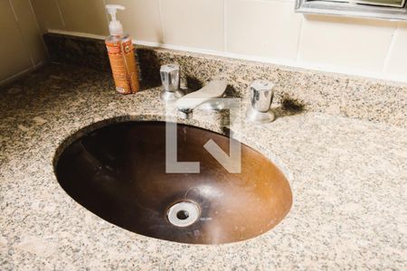 Casa à venda com 400m², 3 quartos e 4 vagasBanheiro da Suíte 2 Pia