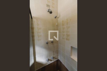 Casa à venda com 400m², 3 quartos e 4 vagasBanheiro da Suíte 2 Chuveiro