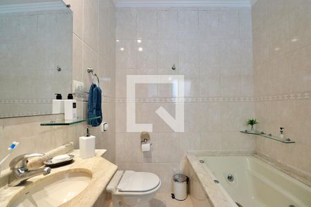 Casa à venda com 292m², 3 quartos e 5 vagasBanheiro do Quarto 2 - Suíte