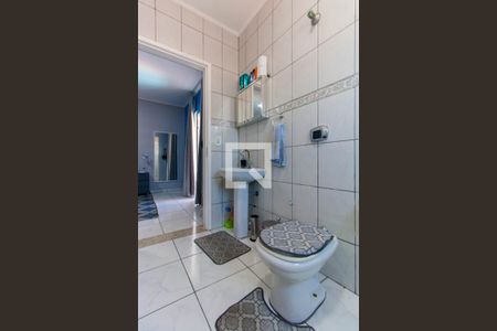 Casa à venda com 305m², 5 quartos e 5 vagas Casa à venda com 305m², 5 quartos e 5 vagasBanheiro da Suíte 2